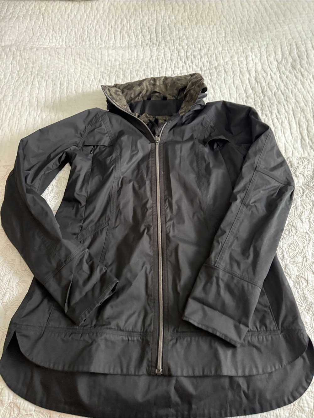Lululemon rain jacket 8